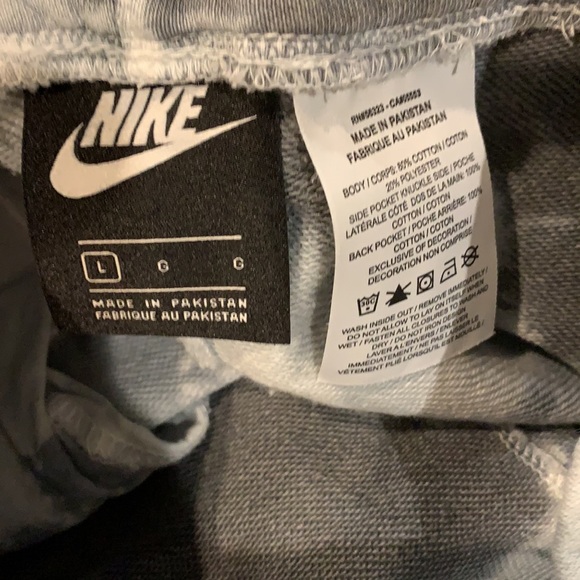 Large Nike Shorts - Picture 3 of 3